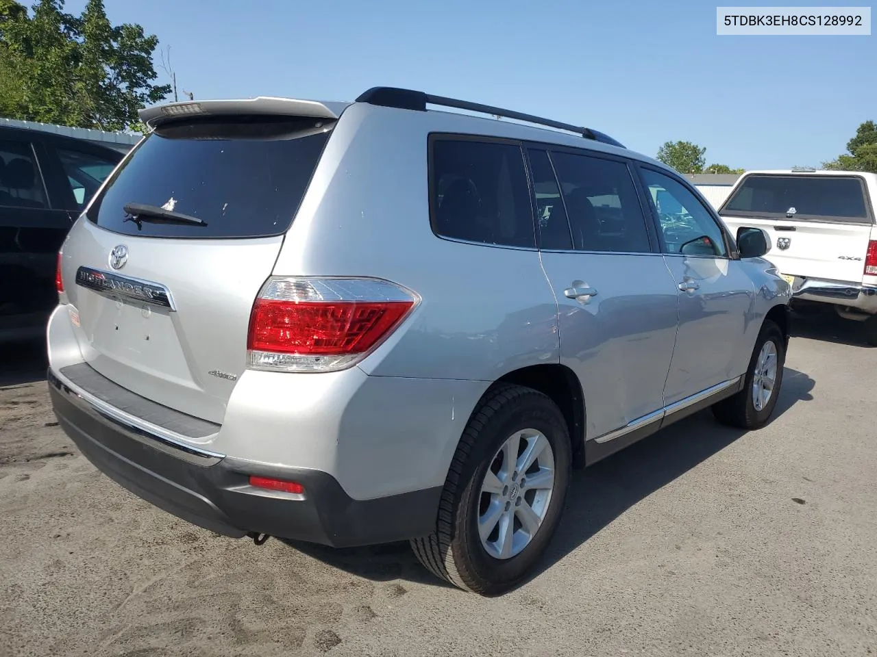 2012 Toyota Highlander Base VIN: 5TDBK3EH8CS128992 Lot: 70374394