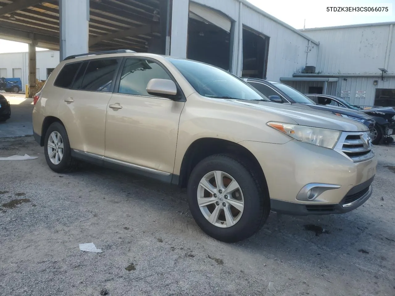 2012 Toyota Highlander Base VIN: 5TDZK3EH3CS066075 Lot: 71205064