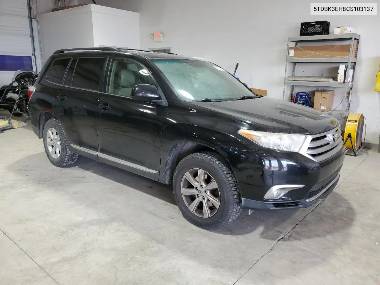 2012 Toyota Highlander Base VIN: 5TDBK3EH8CS103137 Lot: 76121654