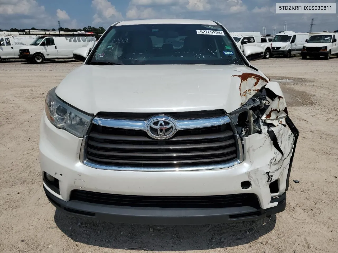 5TDZKRFHXES030811 2014 Toyota Highlander Le