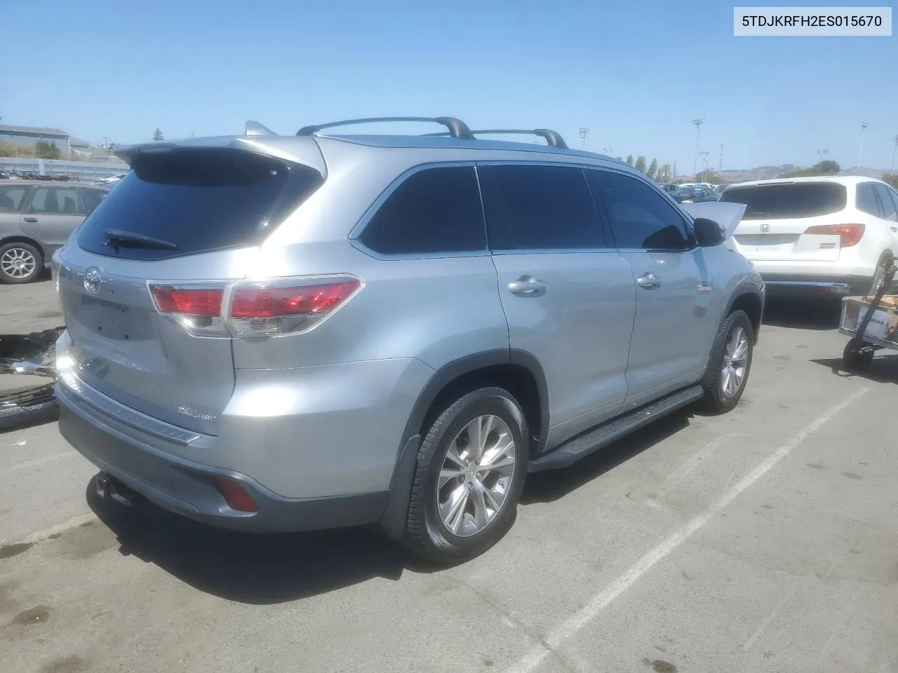 2014 Toyota Highlander Xle VIN: 5TDJKRFH2ES015670 Lot: 69668354