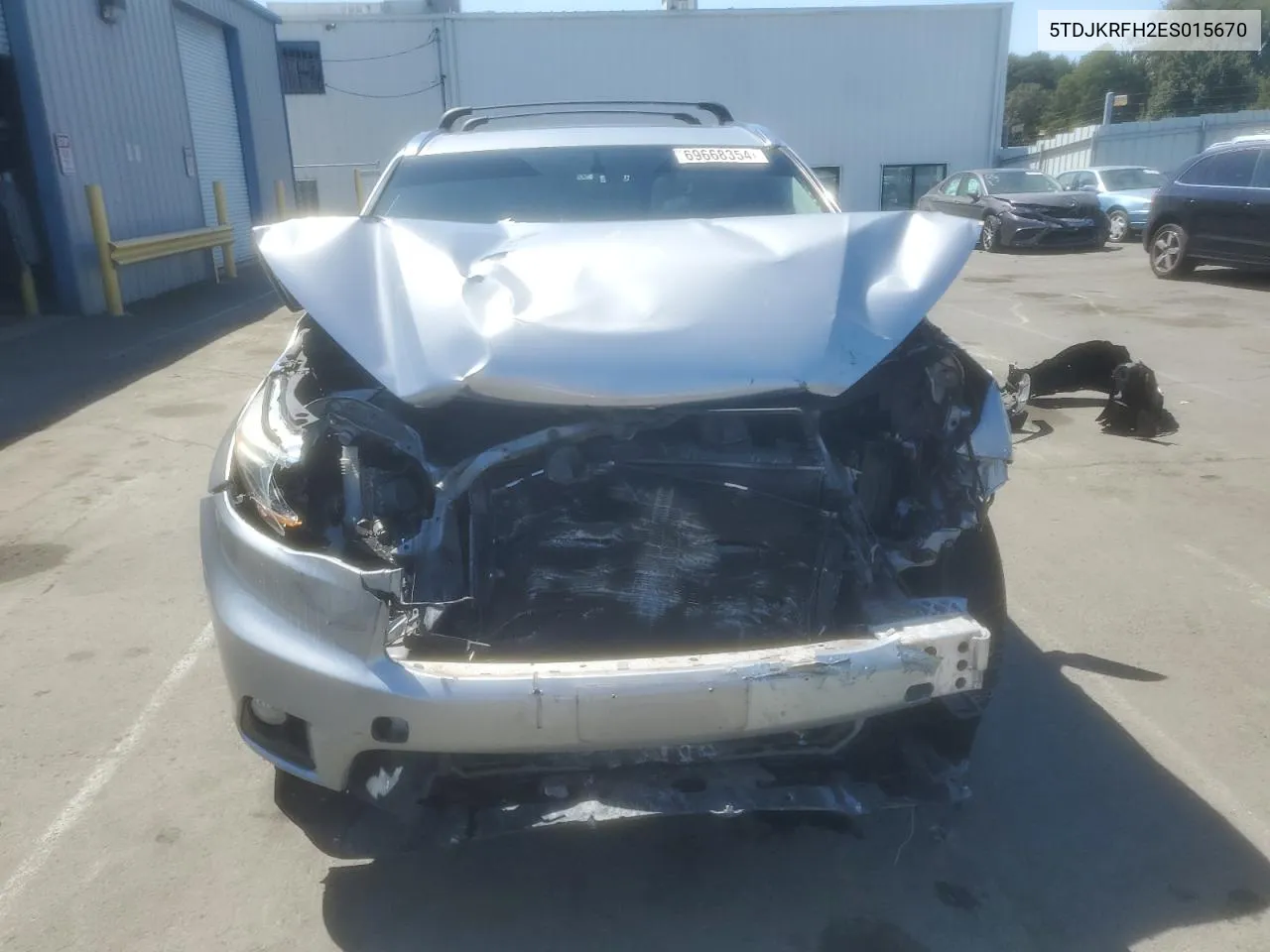 5TDJKRFH2ES015670 2014 Toyota Highlander Xle