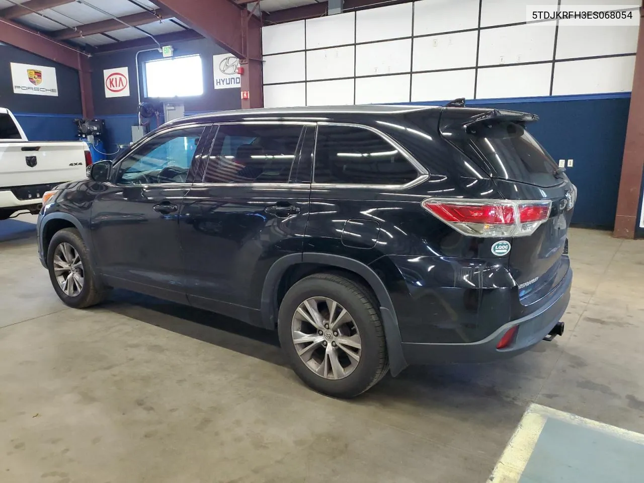 2014 Toyota Highlander Xle VIN: 5TDJKRFH3ES068054 Lot: 70172364