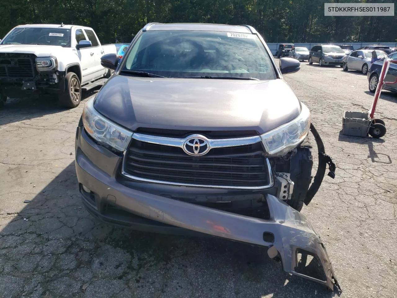 5TDKKRFH5ES011987 2014 Toyota Highlander Xle