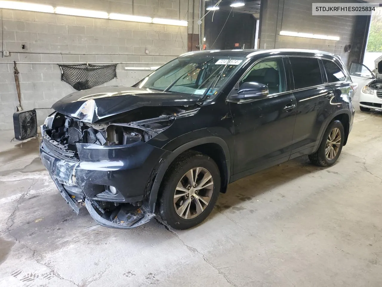 5TDJKRFH1ES025834 2014 Toyota Highlander Xle