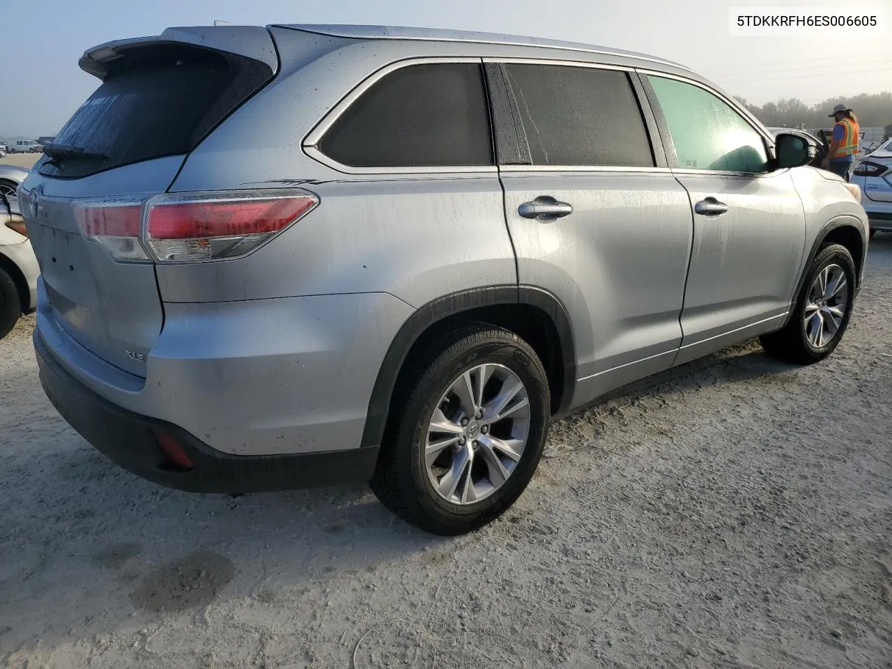 5TDKKRFH6ES006605 2014 Toyota Highlander Xle