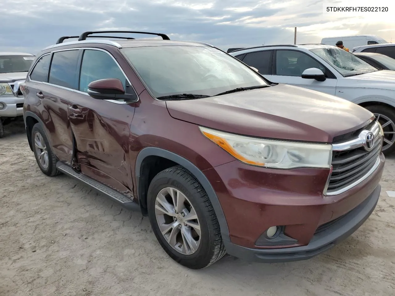 2014 Toyota Highlander Xle VIN: 5TDKKRFH7ES022120 Lot: 76305534