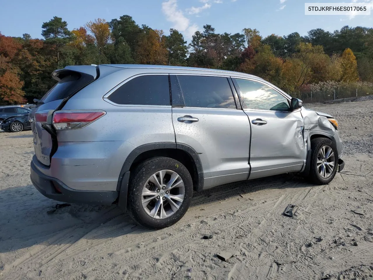 2014 Toyota Highlander Xle VIN: 5TDJKRFH6ES017065 Lot: 77585414