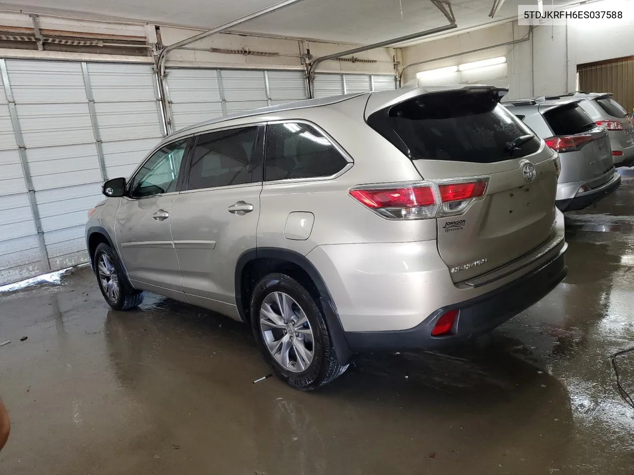 5TDJKRFH6ES037588 2014 Toyota Highlander Xle