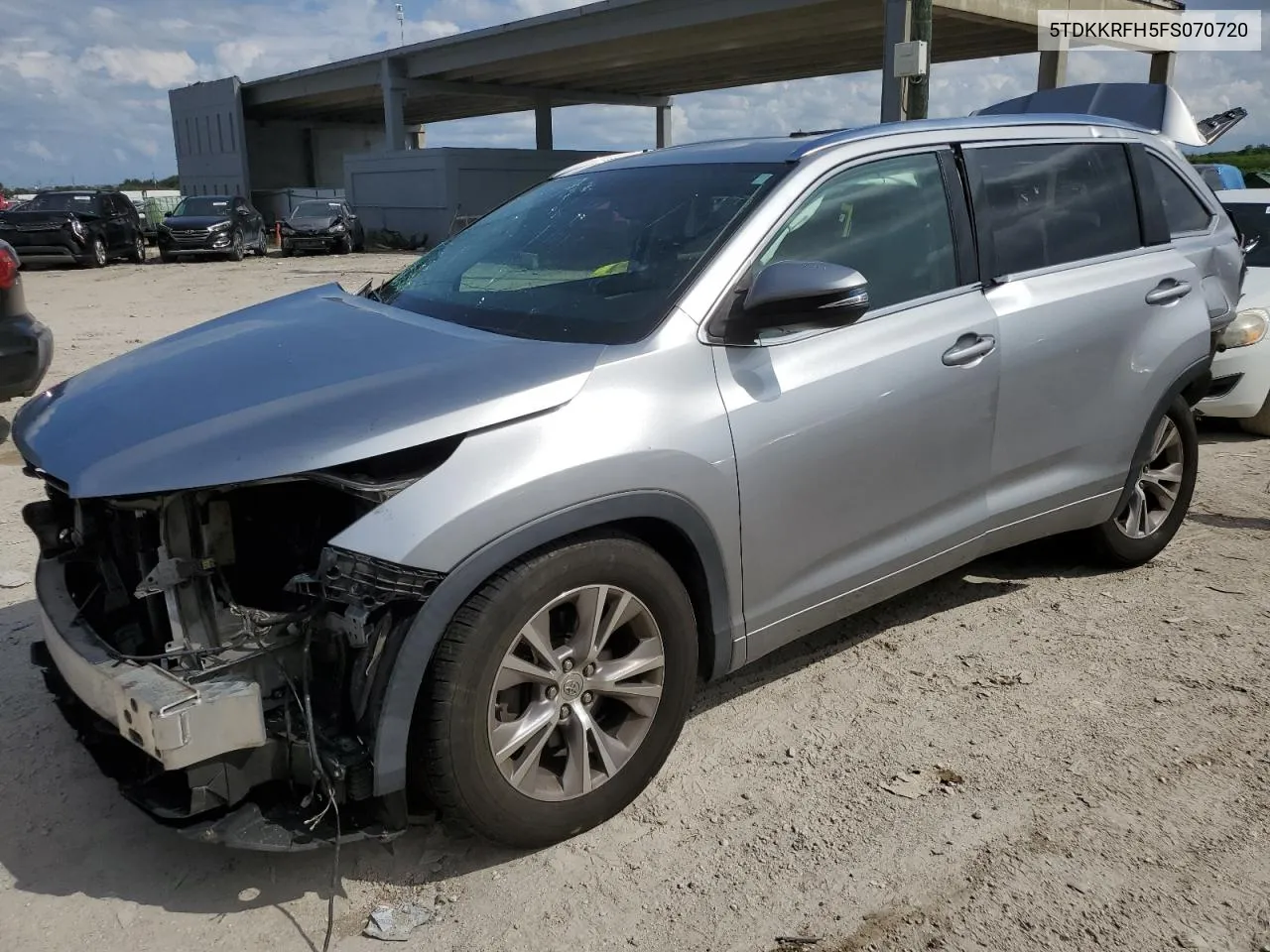 5TDKKRFH5FS070720 2015 Toyota Highlander Xle