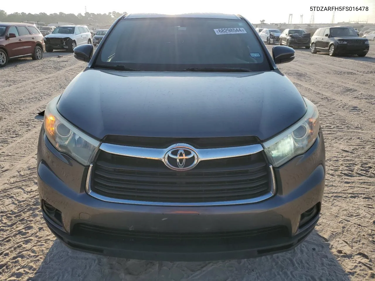 5TDZARFH5FS016478 2015 Toyota Highlander Le