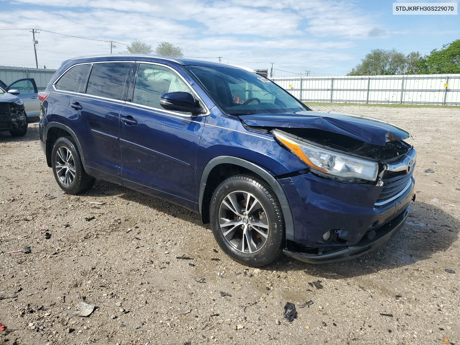 2016 Toyota Highlander Xle VIN: 5TDJKRFH3GS229070 Lot: 54122244