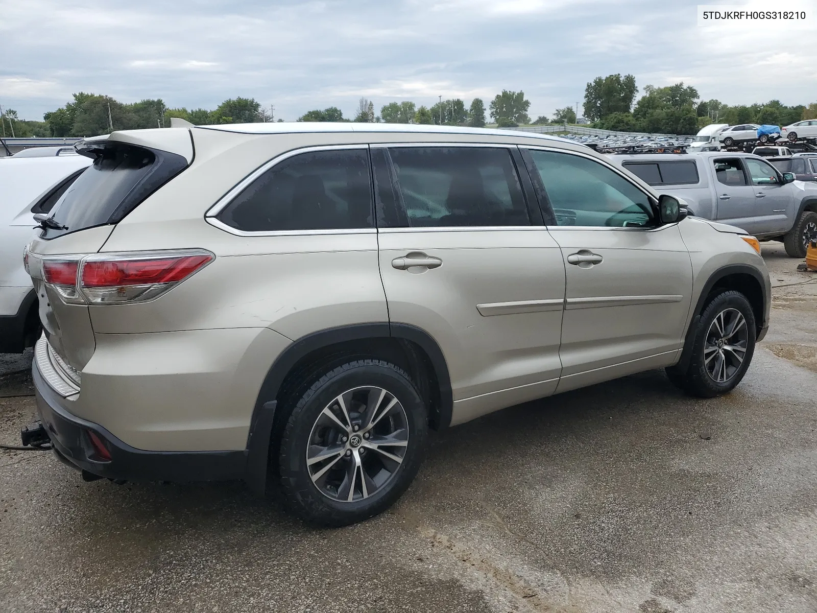 2016 Toyota Highlander Xle VIN: 5TDJKRFH0GS318210 Lot: 67779564