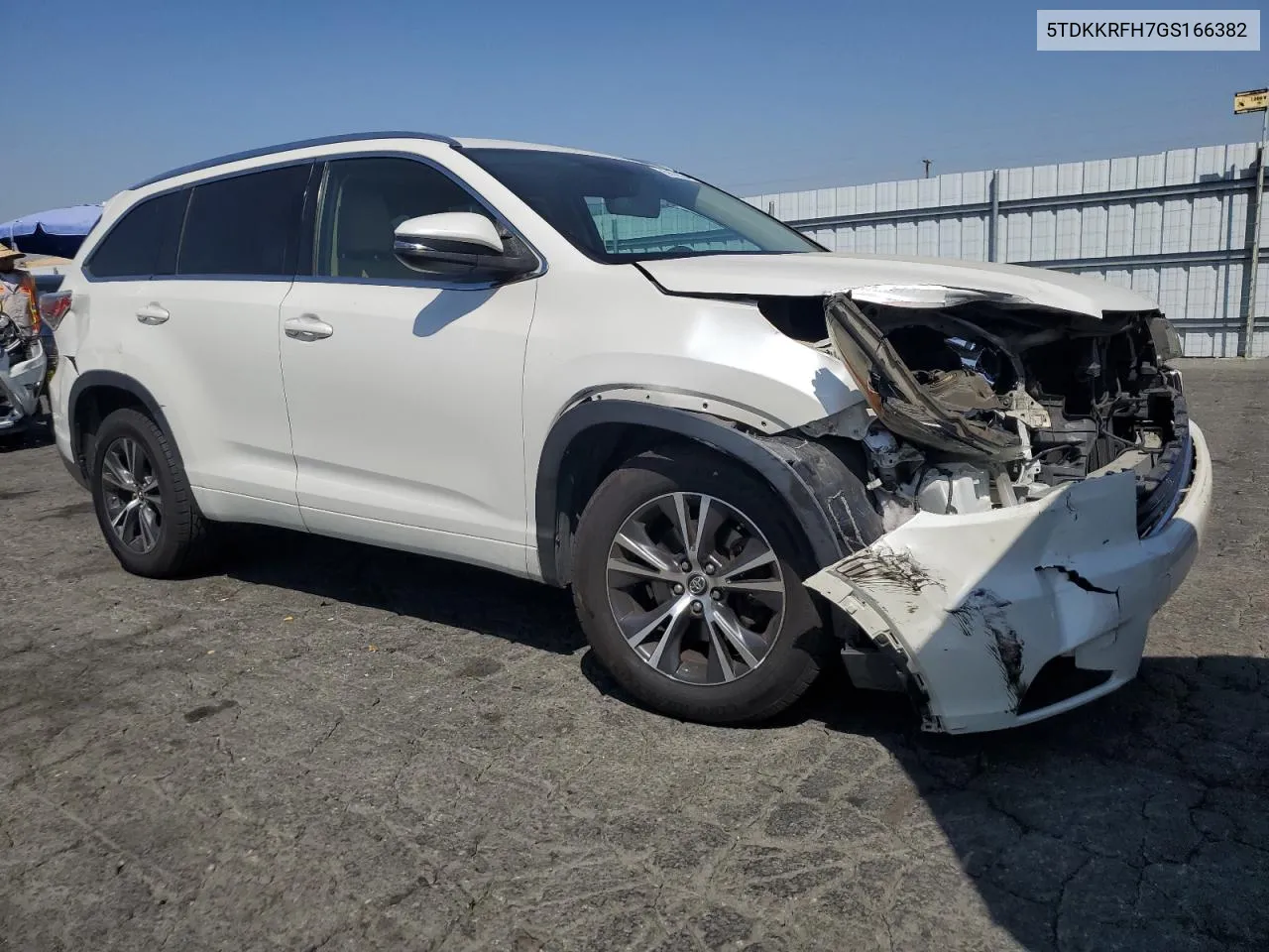 5TDKKRFH7GS166382 2016 Toyota Highlander Xle