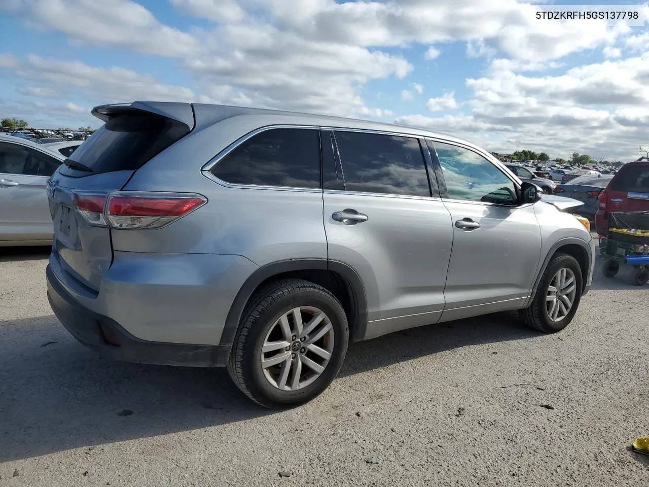 5TDZKRFH5GS137798 2016 Toyota Highlander Le