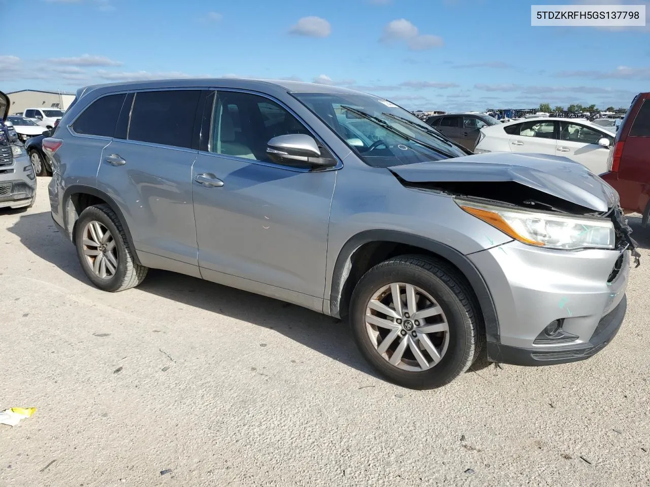 5TDZKRFH5GS137798 2016 Toyota Highlander Le