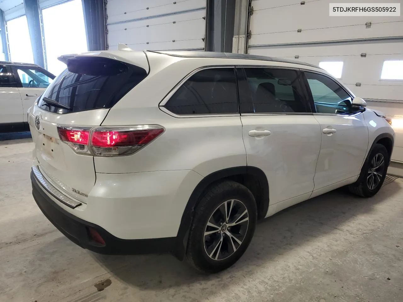 2016 Toyota Highlander Xle VIN: 5TDJKRFH6GS505922 Lot: 81300494