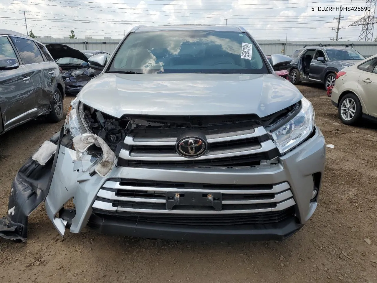 5TDJZRFH9HS425690 2017 Toyota Highlander Se