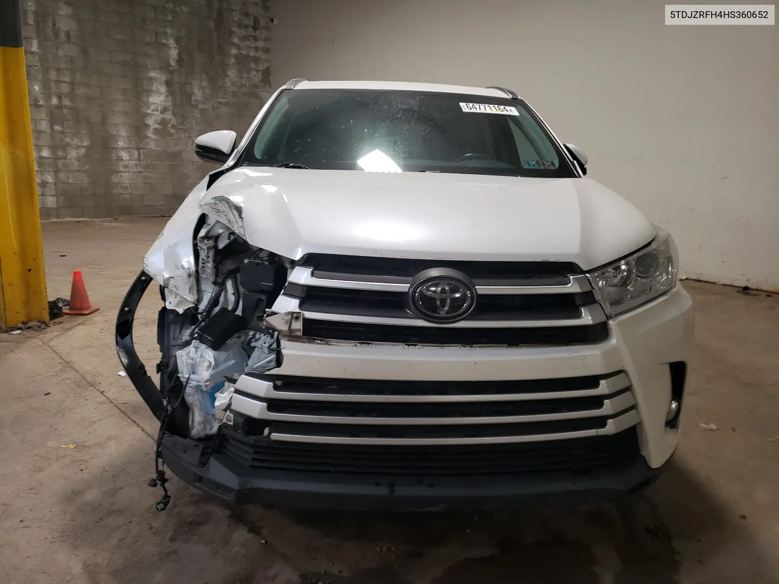 5TDJZRFH4HS360652 2017 Toyota Highlander Se