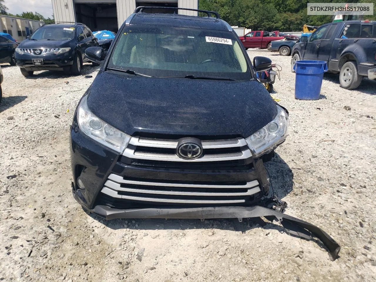 5TDKZRFH3HS517088 2017 Toyota Highlander Se