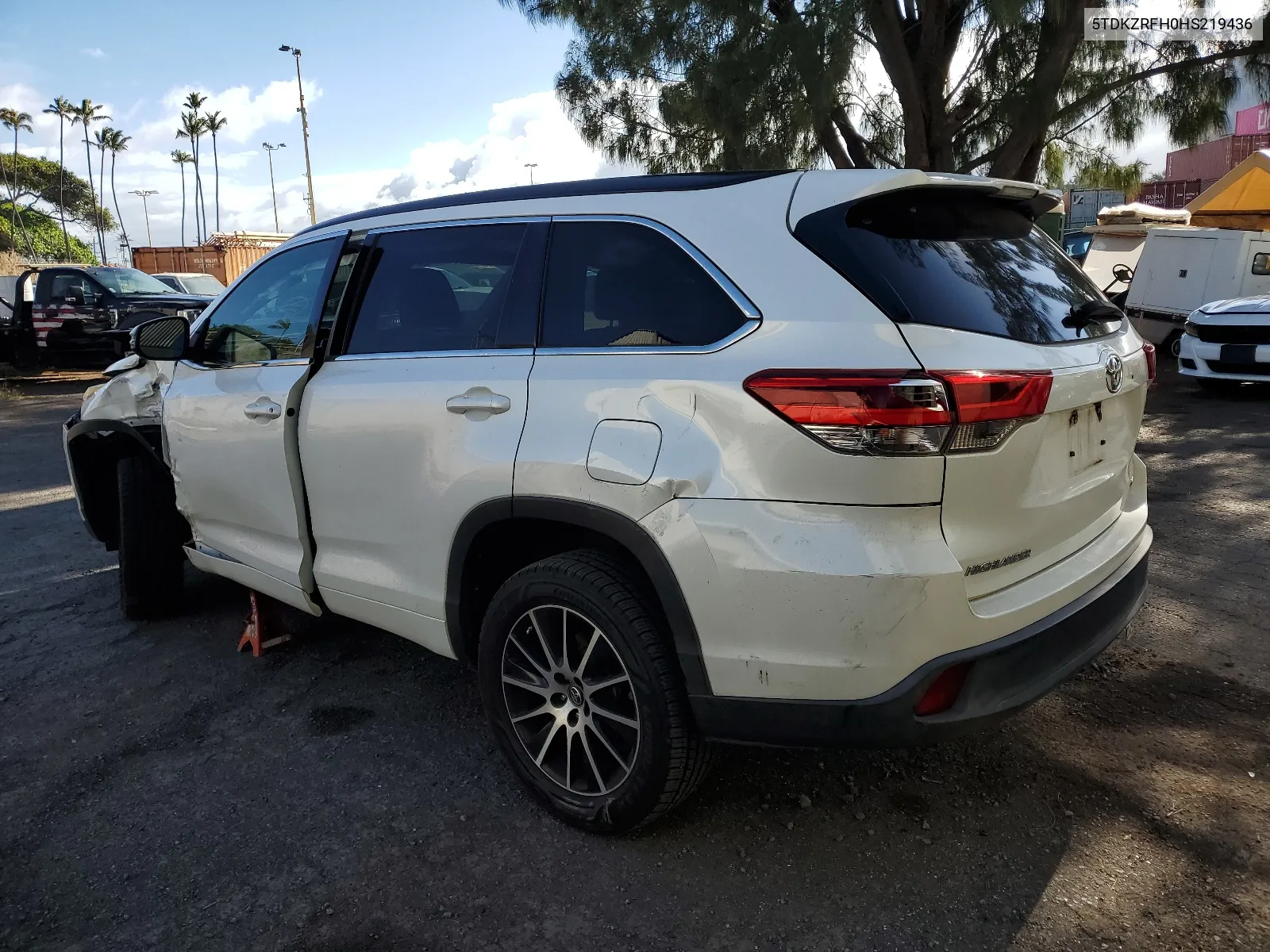 5TDKZRFH0HS219436 2017 Toyota Highlander Se