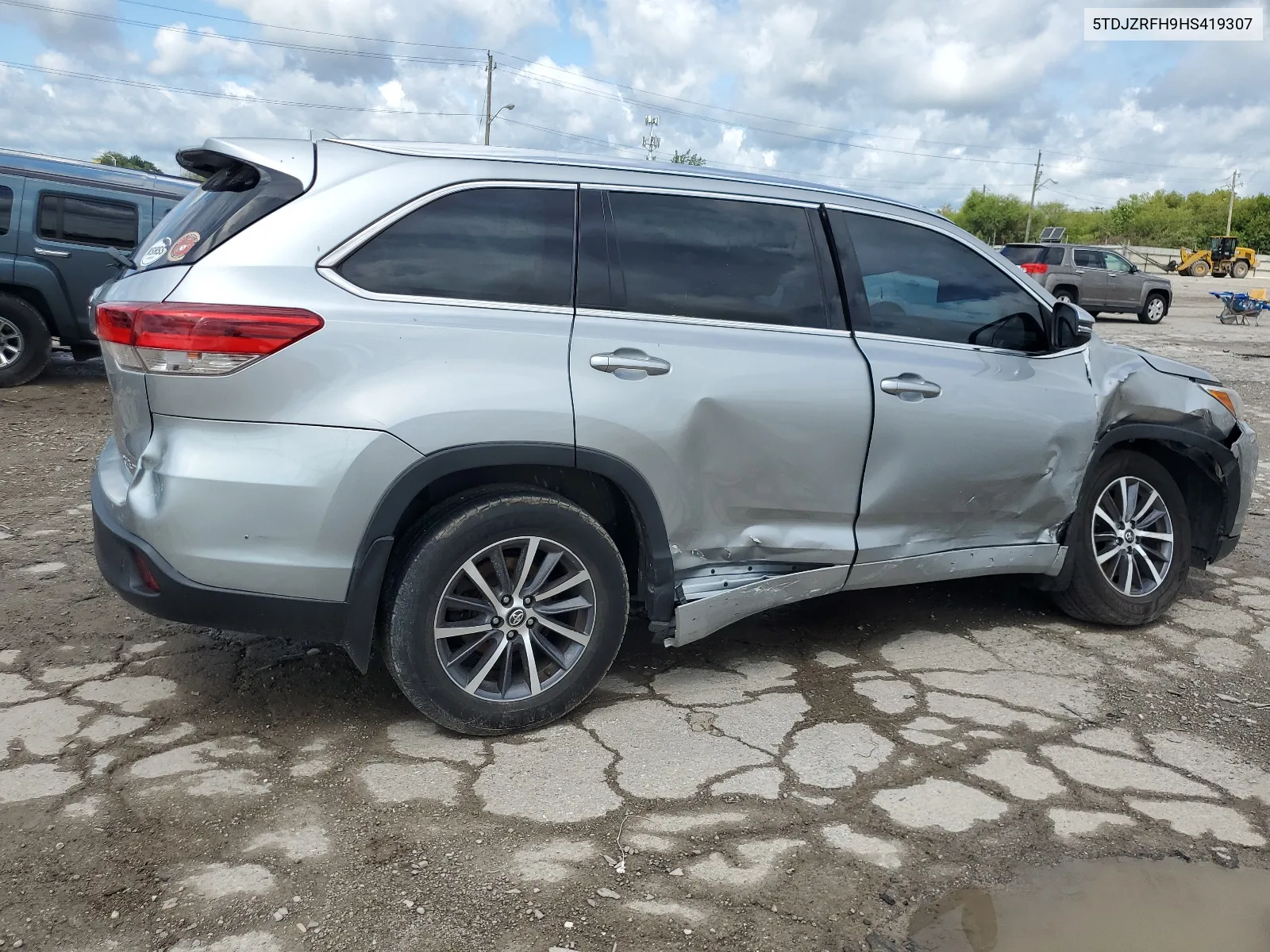 5TDJZRFH9HS419307 2017 Toyota Highlander Se