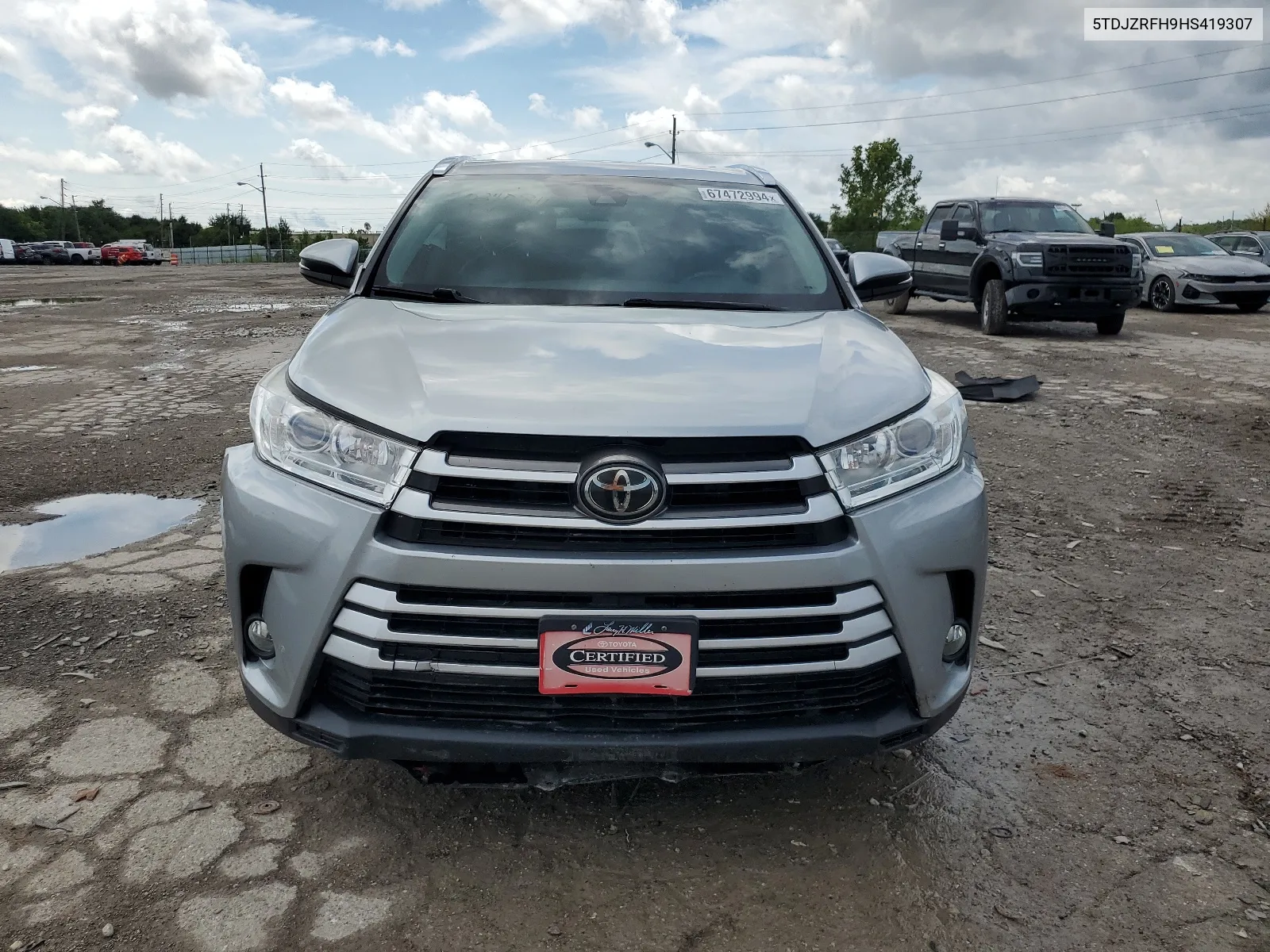 5TDJZRFH9HS419307 2017 Toyota Highlander Se