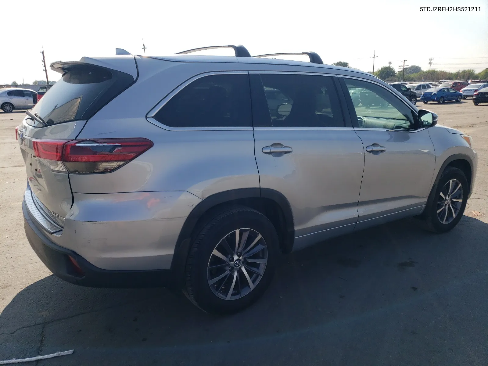 5TDJZRFH2HS521211 2017 Toyota Highlander Xle