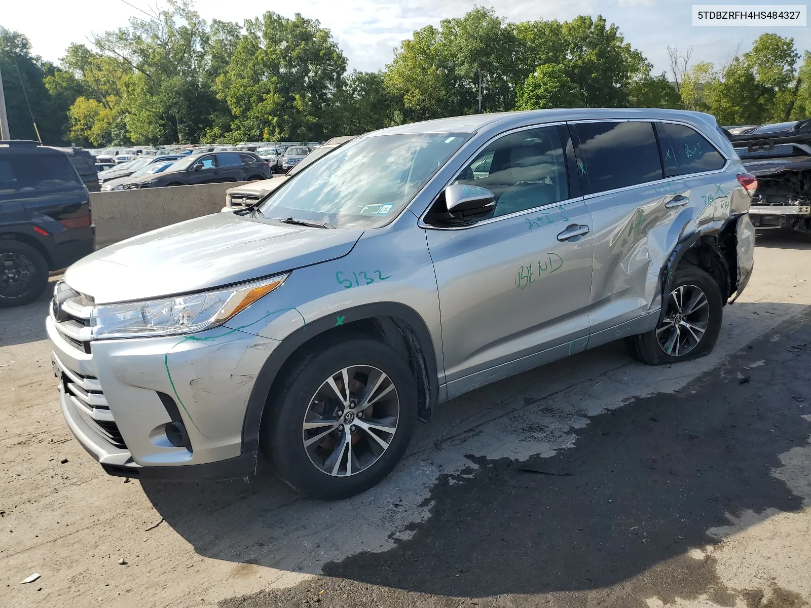 5TDBZRFH4HS484327 2017 Toyota Highlander Le