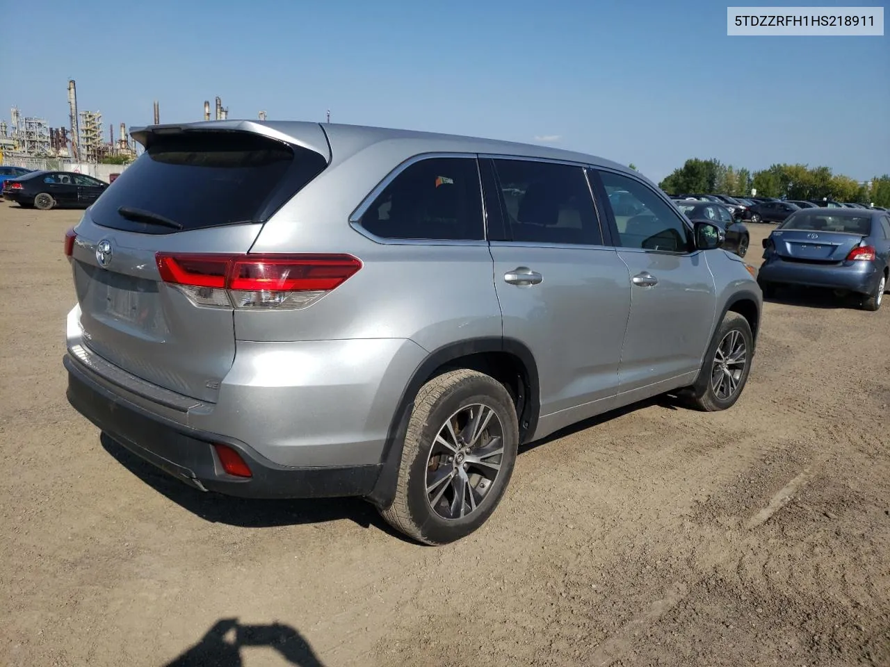 5TDZZRFH1HS218911 2017 Toyota Highlander Le