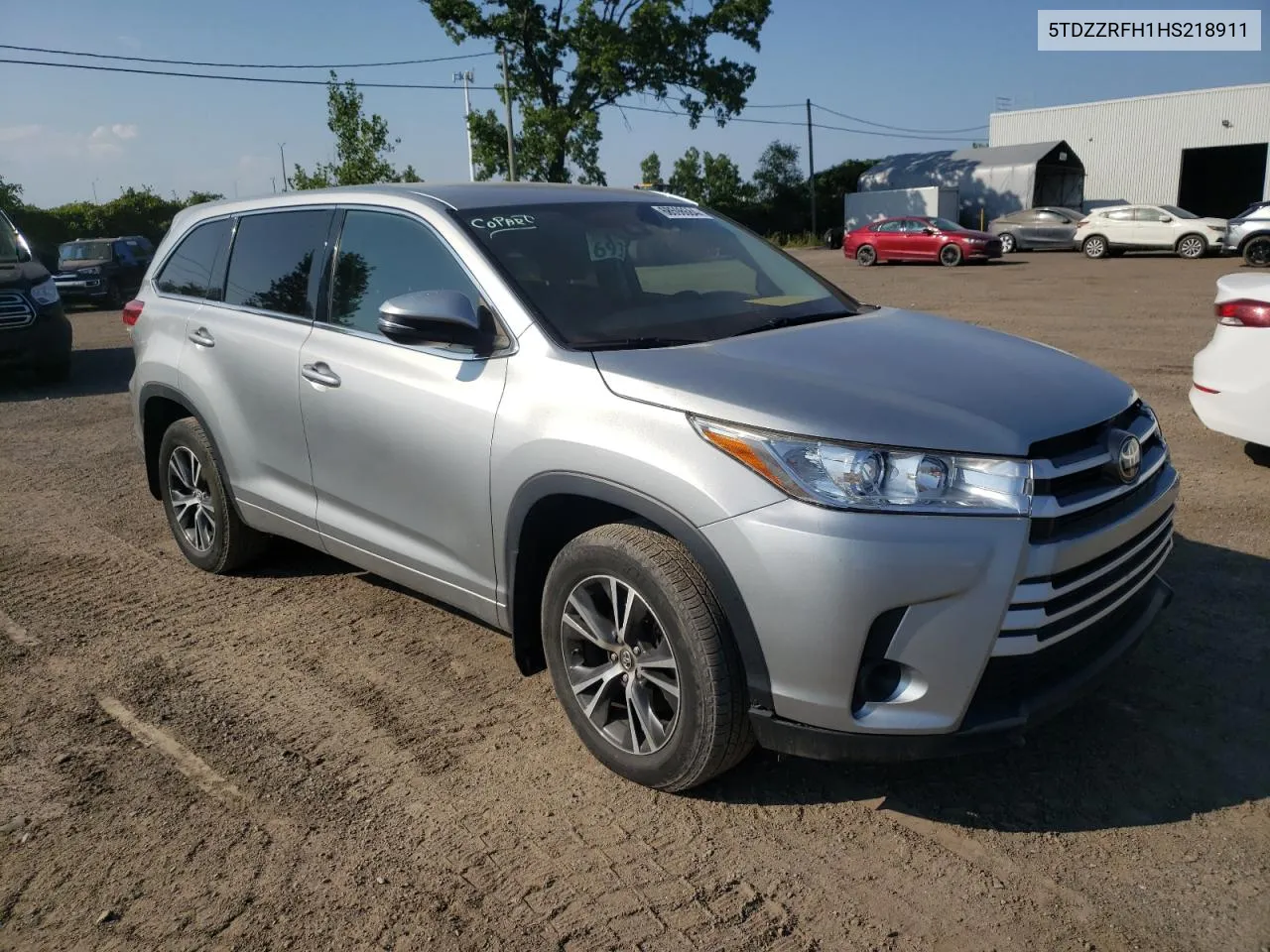 5TDZZRFH1HS218911 2017 Toyota Highlander Le