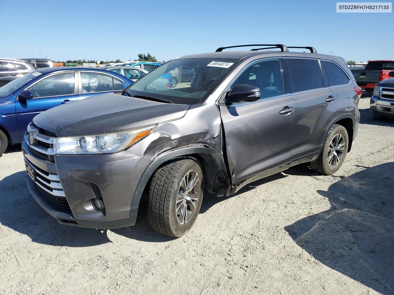 5TDZZRFH7HS217133 2017 Toyota Highlander Le