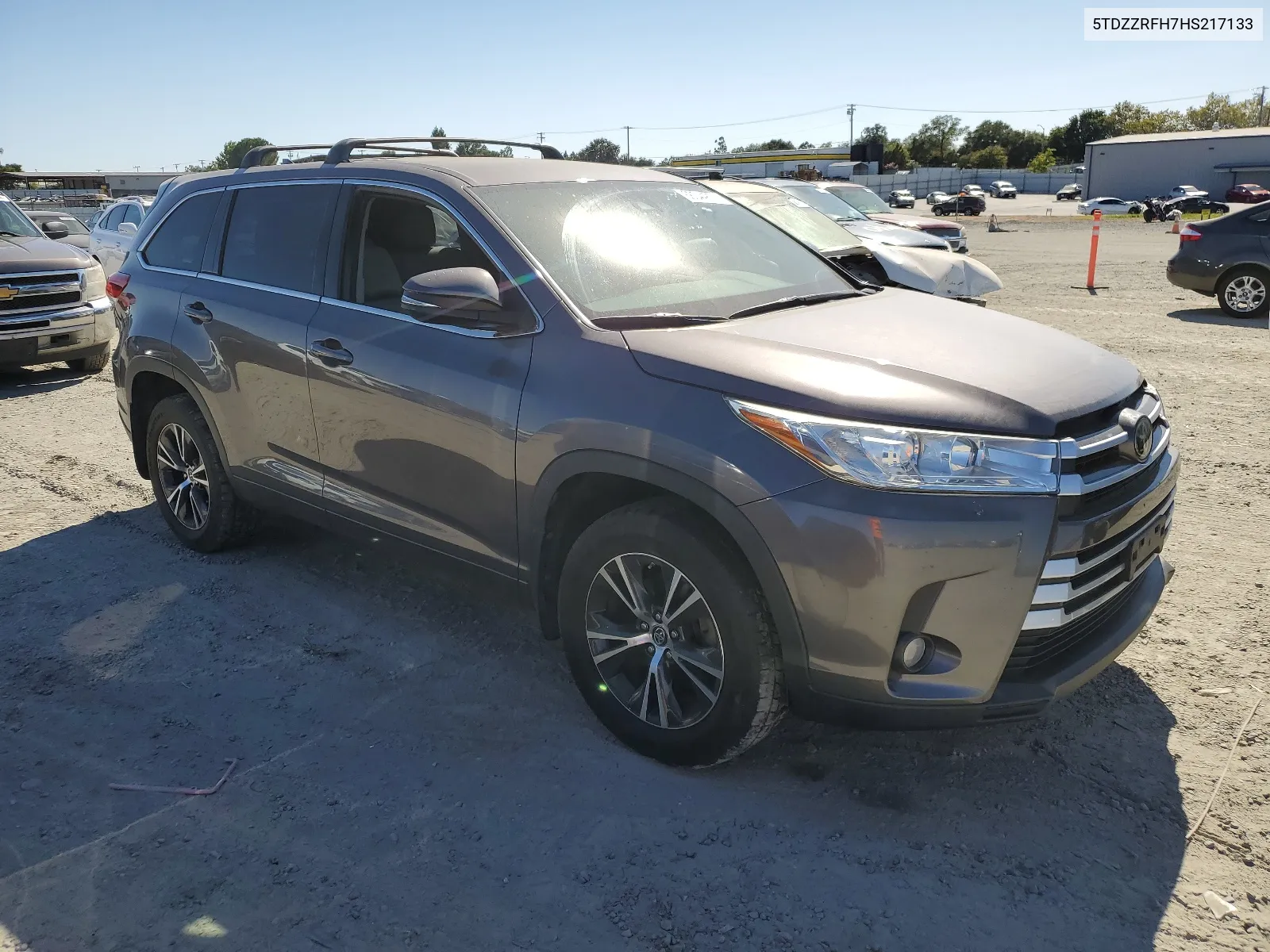 5TDZZRFH7HS217133 2017 Toyota Highlander Le