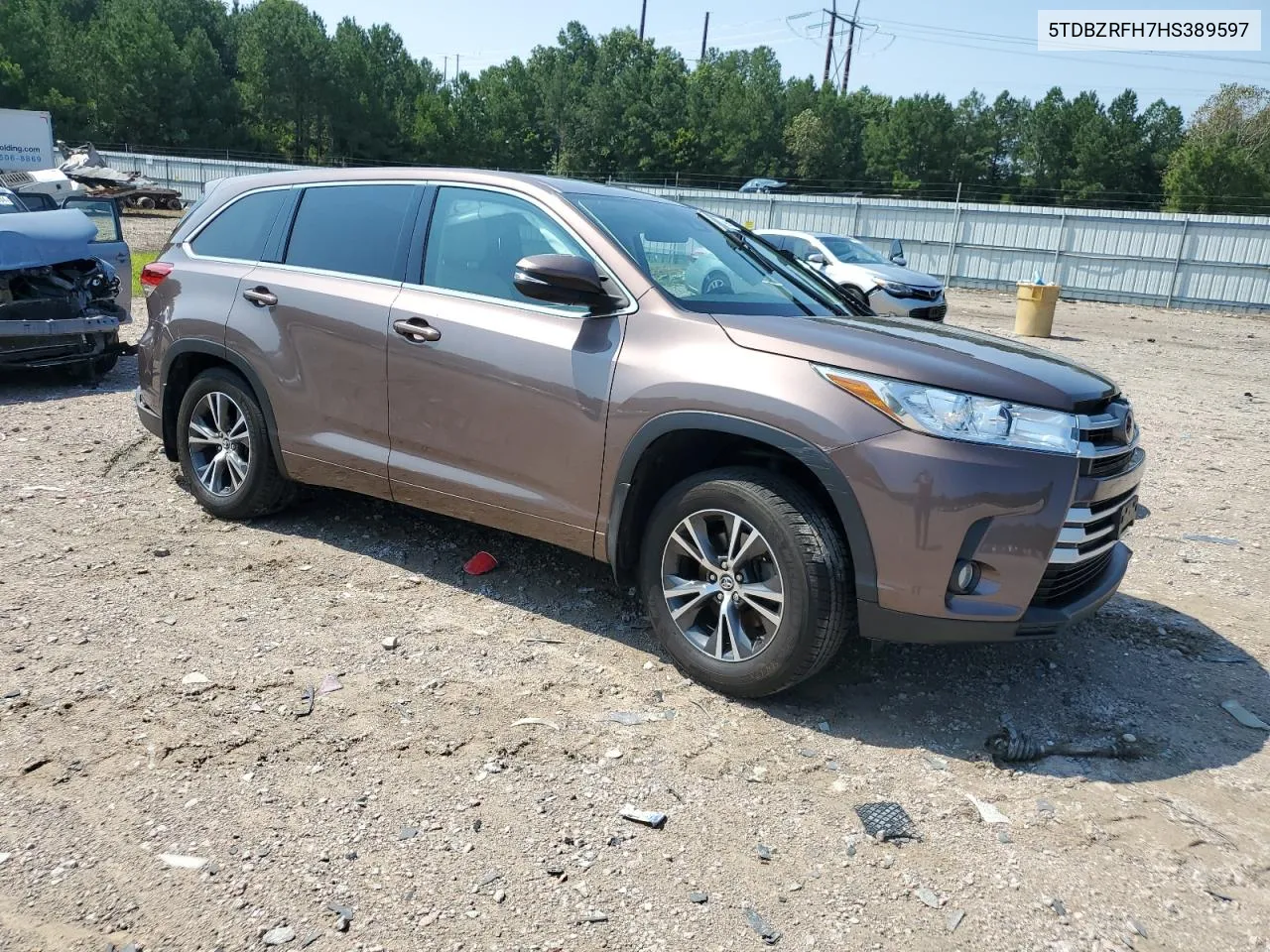 5TDBZRFH7HS389597 2017 Toyota Highlander Le