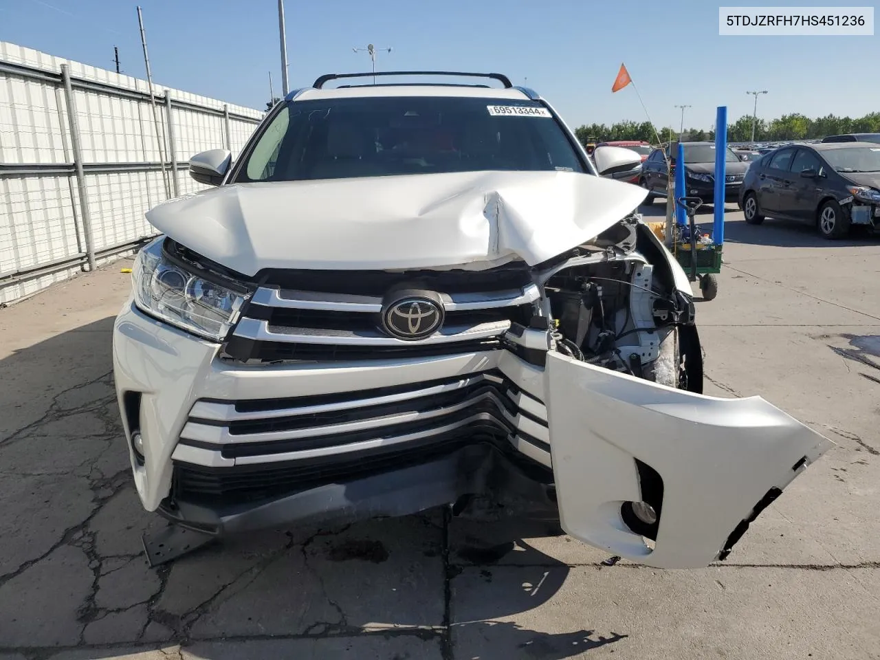 5TDJZRFH7HS451236 2017 Toyota Highlander Se