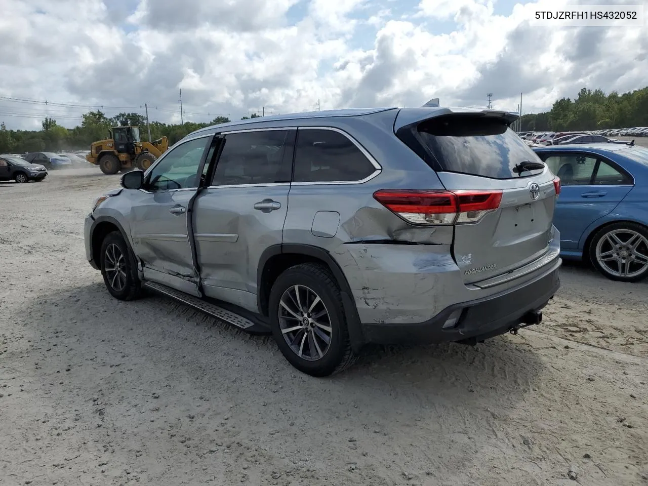 5TDJZRFH1HS432052 2017 Toyota Highlander Se