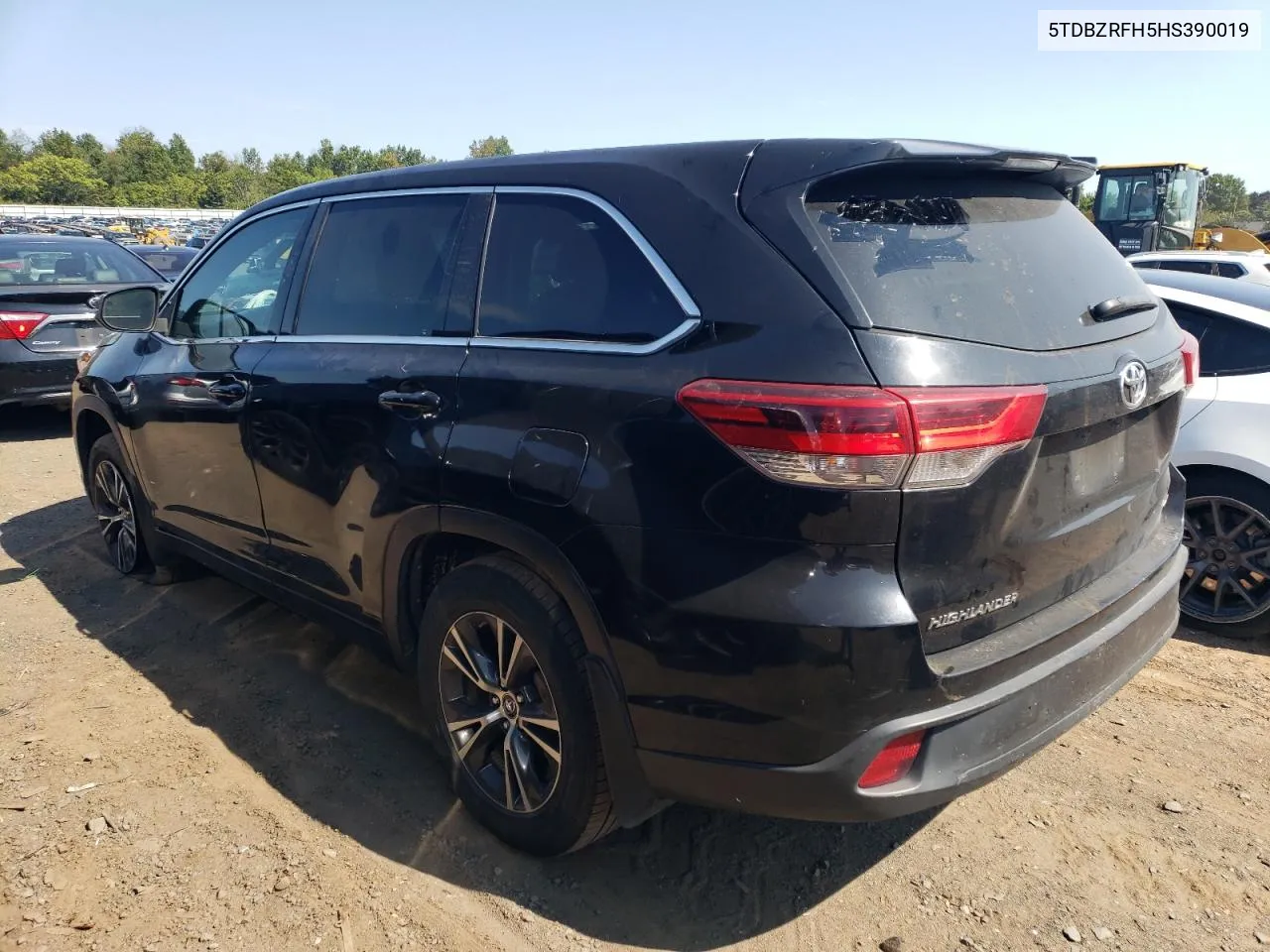 5TDBZRFH5HS390019 2017 Toyota Highlander Le