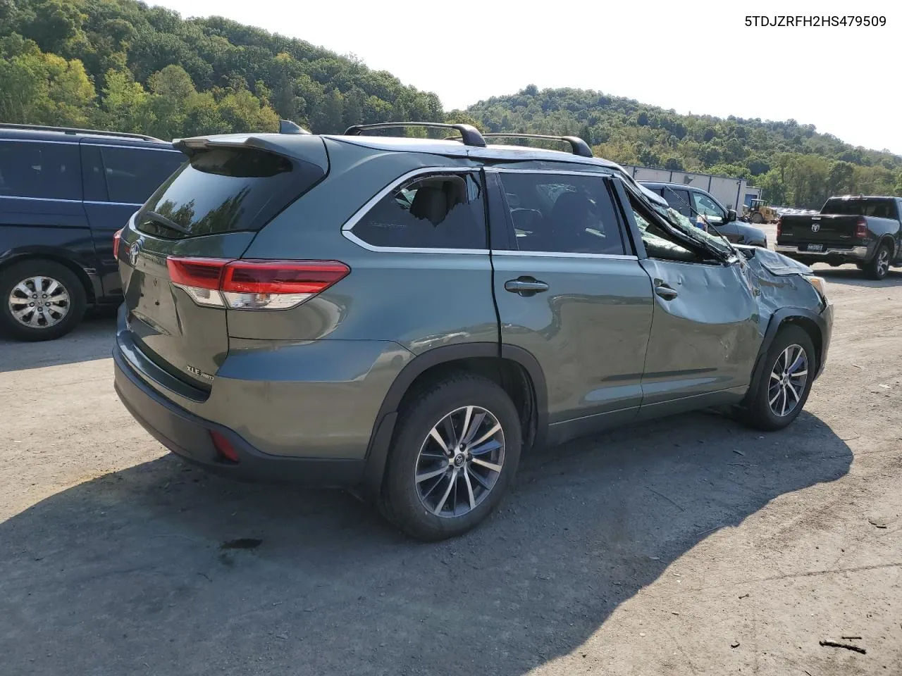 5TDJZRFH2HS479509 2017 Toyota Highlander Se