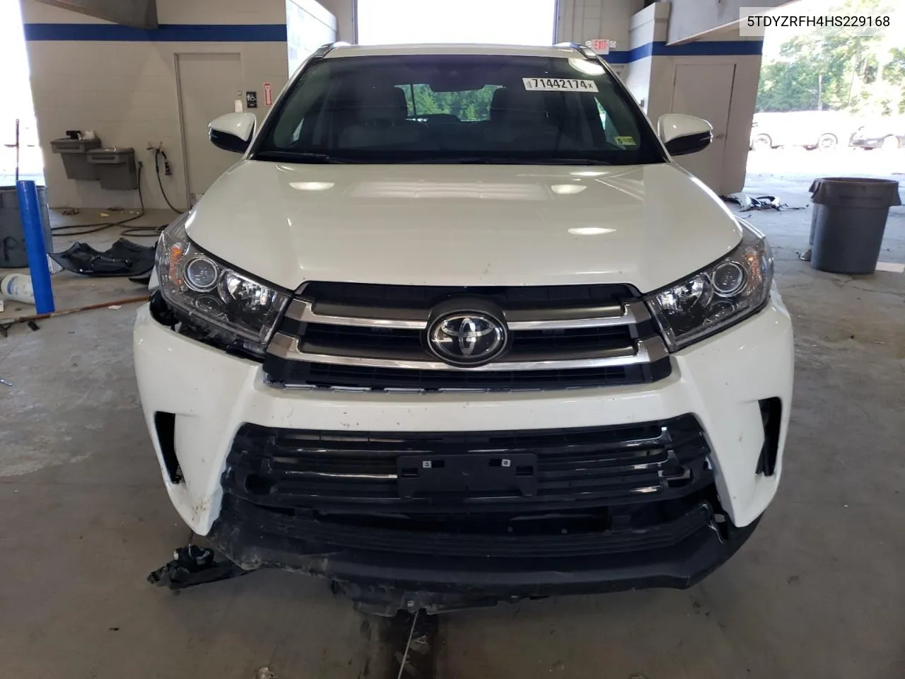 2017 Toyota Highlander Limited VIN: 5TDYZRFH4HS229168 Lot: 71442174