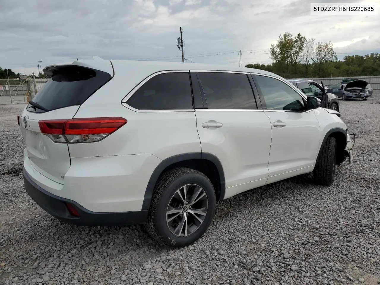 2017 Toyota Highlander Le VIN: 5TDZZRFH6HS220685 Lot: 73183974