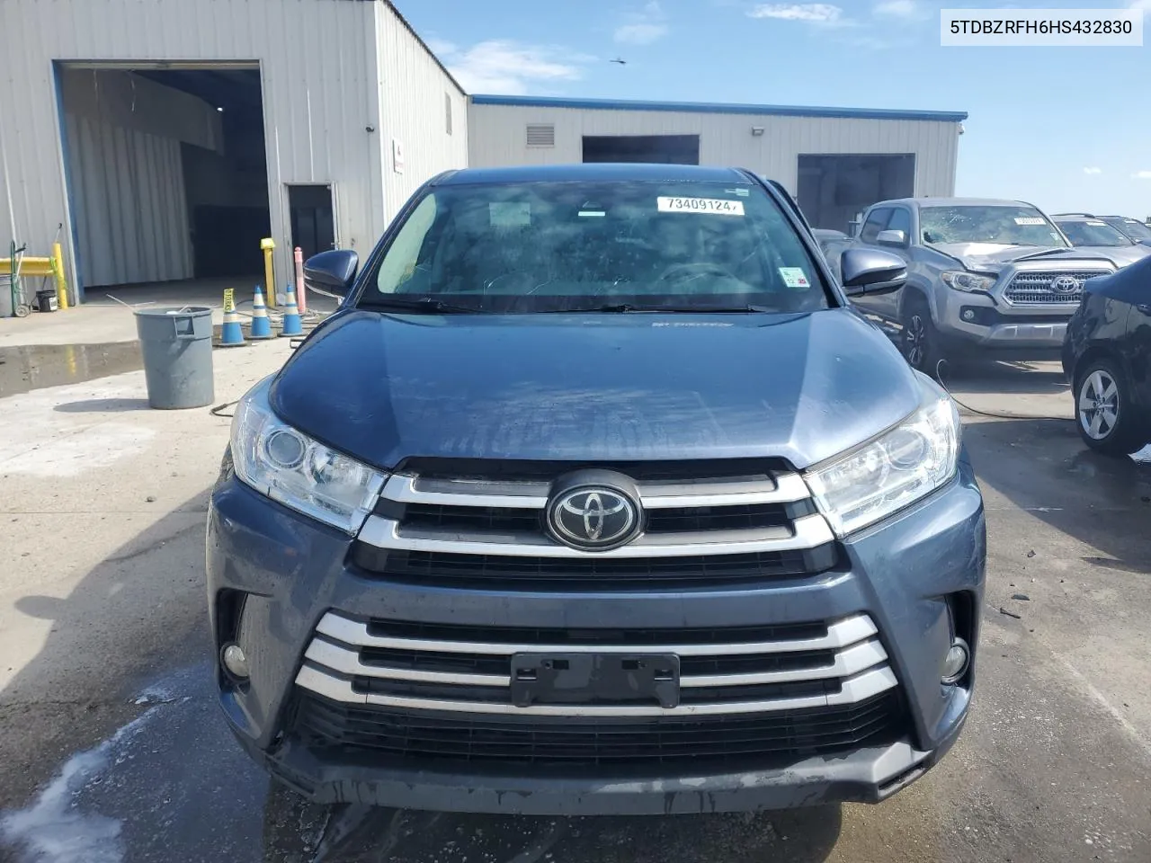 5TDBZRFH6HS432830 2017 Toyota Highlander Le