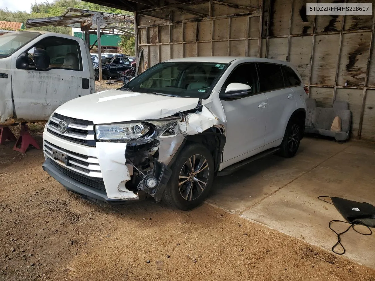 2017 Toyota Highlander Le VIN: 5TDZZRFH4HS228607 Lot: 74921914