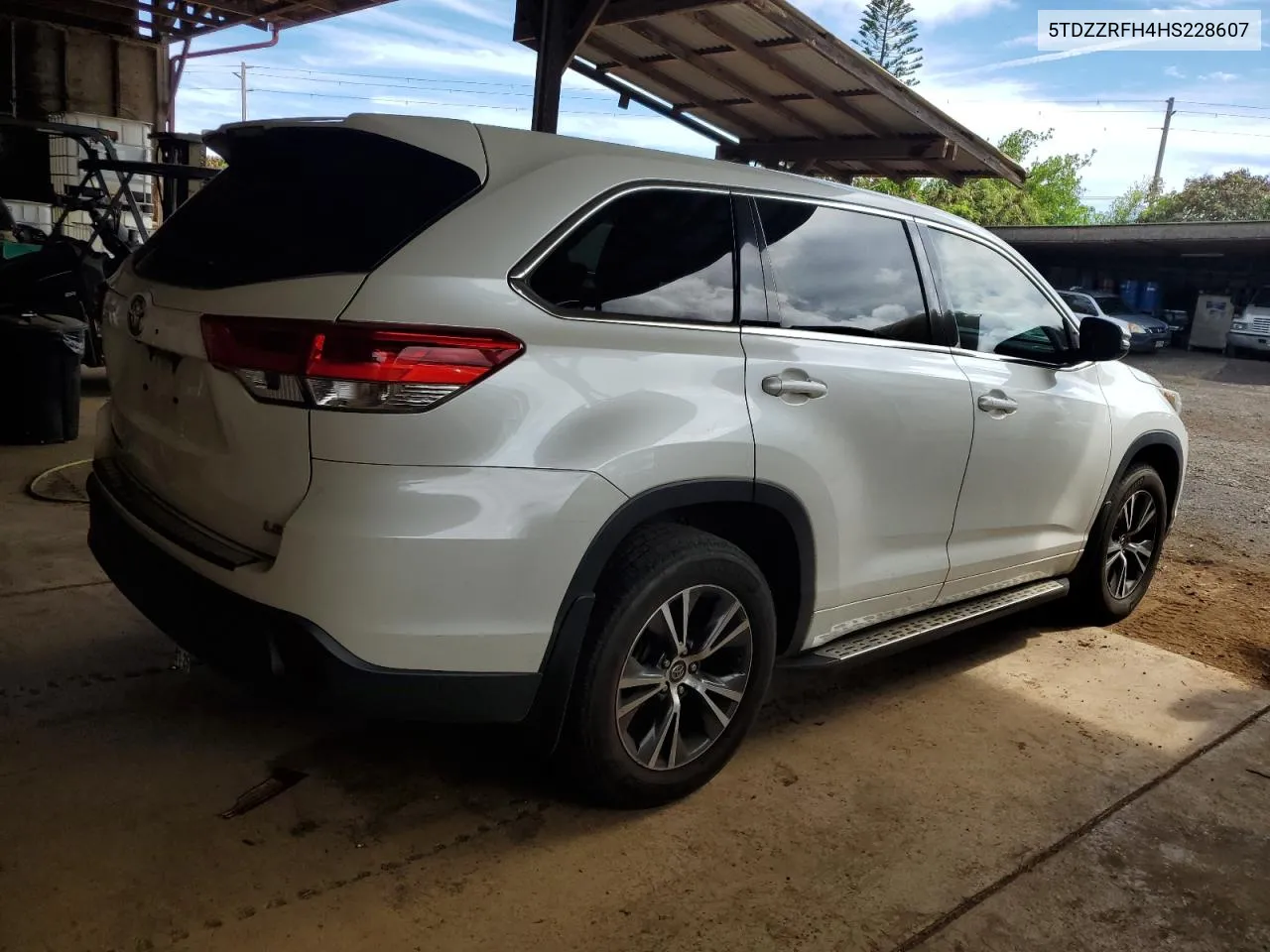 2017 Toyota Highlander Le VIN: 5TDZZRFH4HS228607 Lot: 74921914