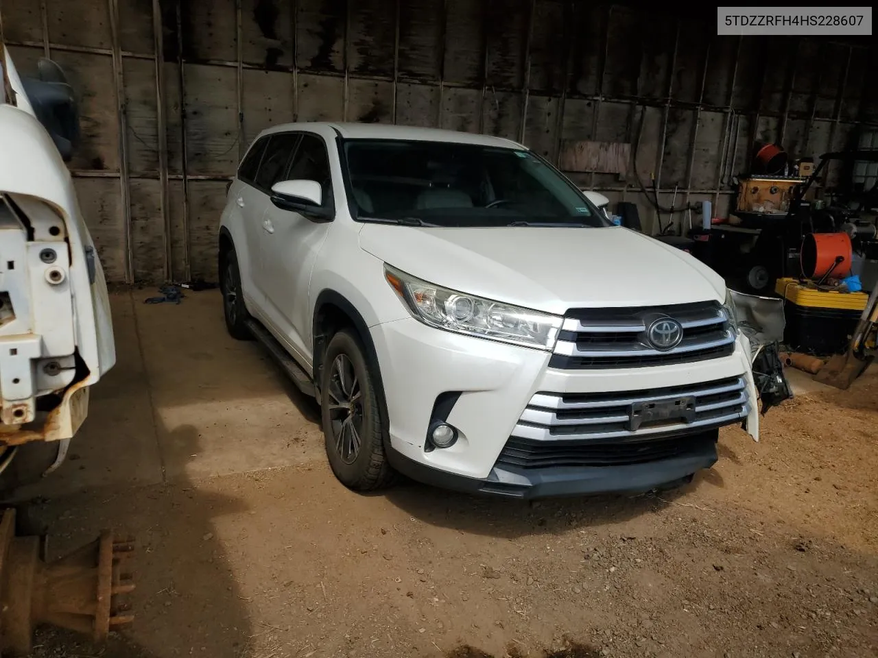 2017 Toyota Highlander Le VIN: 5TDZZRFH4HS228607 Lot: 74921914