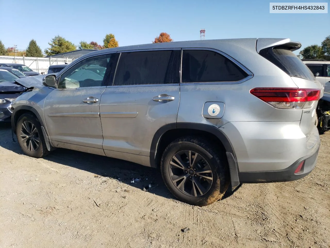 2017 Toyota Highlander Le VIN: 5TDBZRFH4HS432843 Lot: 75712594