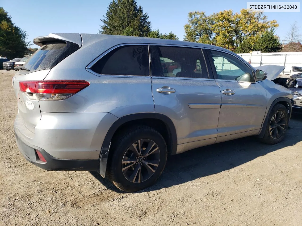 2017 Toyota Highlander Le VIN: 5TDBZRFH4HS432843 Lot: 75712594