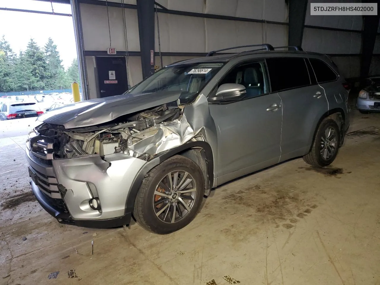 5TDJZRFH8HS402000 2017 Toyota Highlander Se