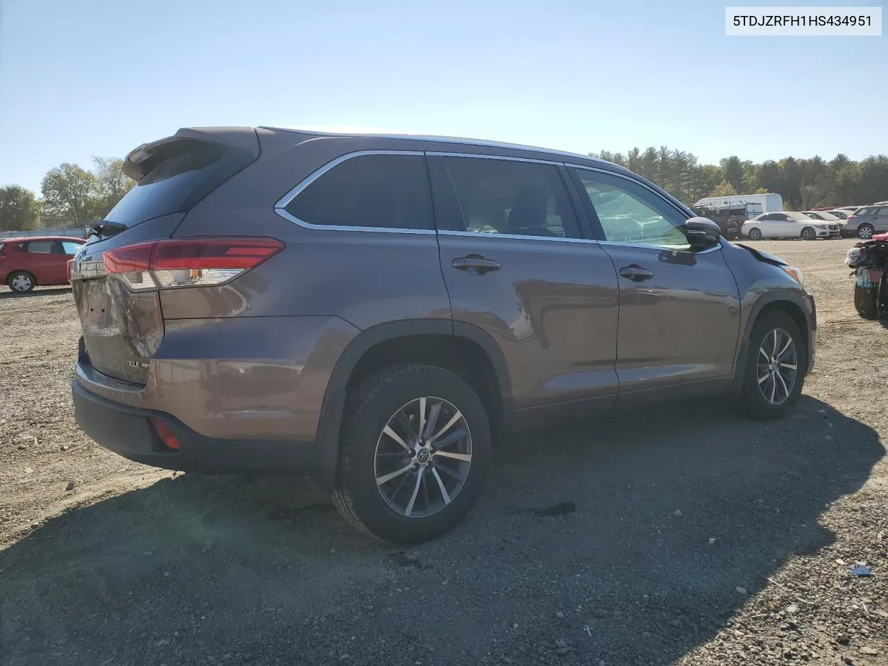 5TDJZRFH1HS434951 2017 Toyota Highlander Se