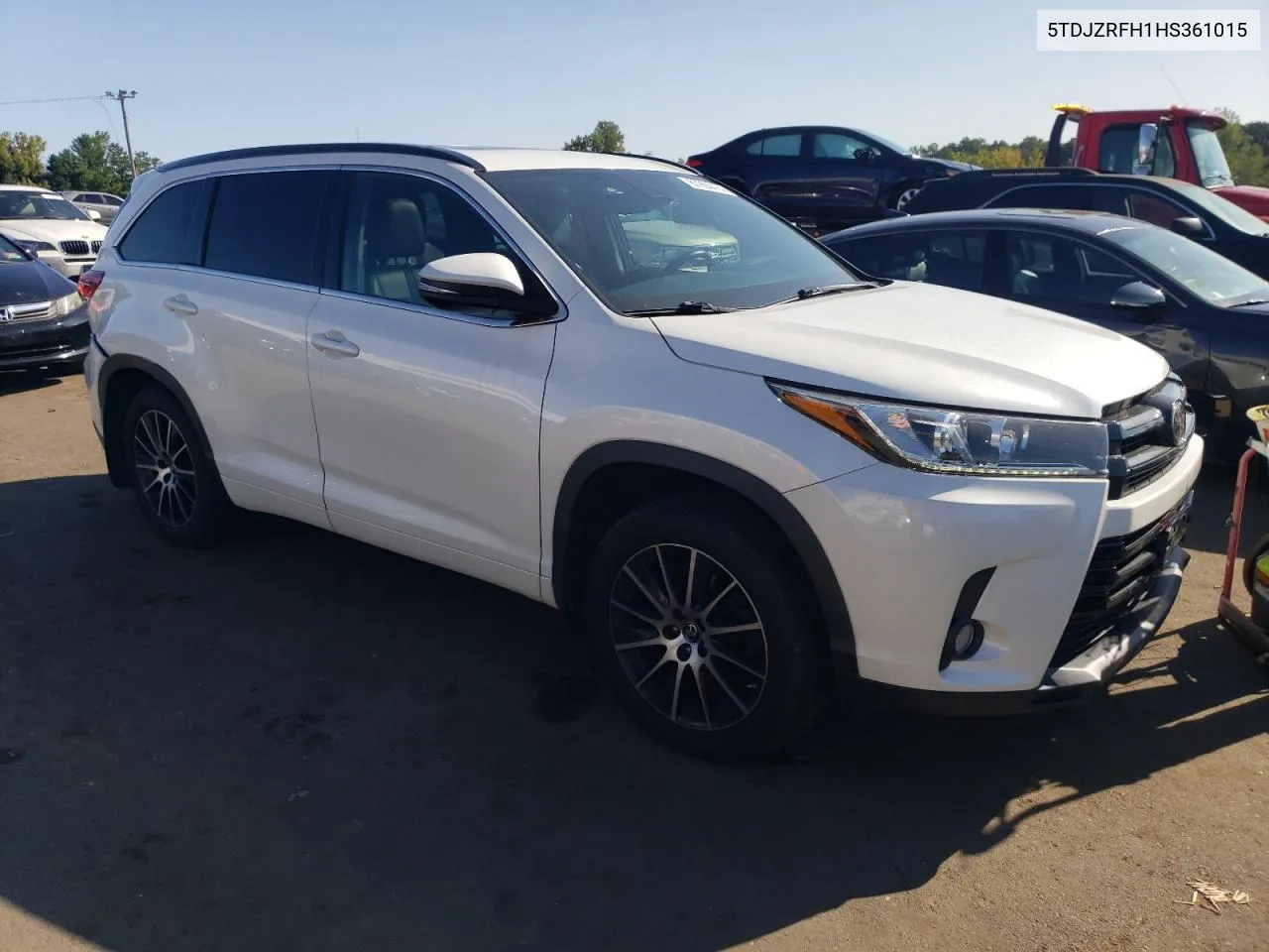 5TDJZRFH1HS361015 2017 Toyota Highlander Se