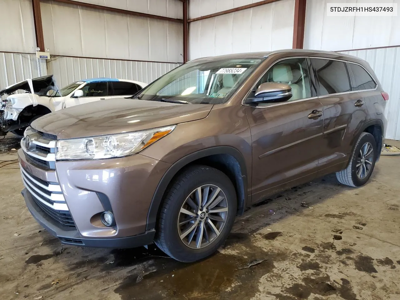 5TDJZRFH1HS437493 2017 Toyota Highlander Se